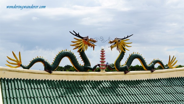 Two dragons guarding the Cebu Taoist Temple