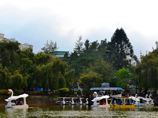 Burnham Park's Relaxing And Serene Aura - Baguio City