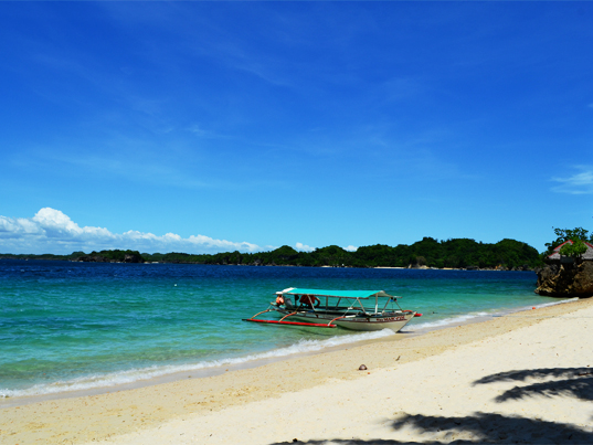 Alubihod Beach - Guimaras | Wondering Wanderer Travel Blog