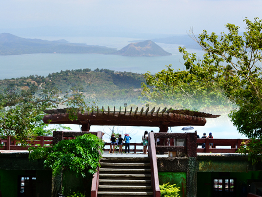 tagaytay tourist spot for couples